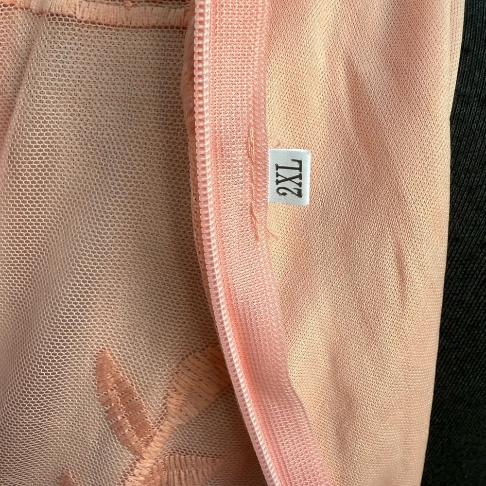 Elegant Soft Pink Flowy Lace Maxi Dress. M-L. - Picture 8 of 12